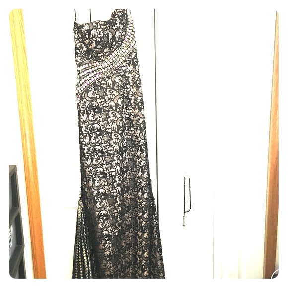 Prom dress - Picture 1 of 4